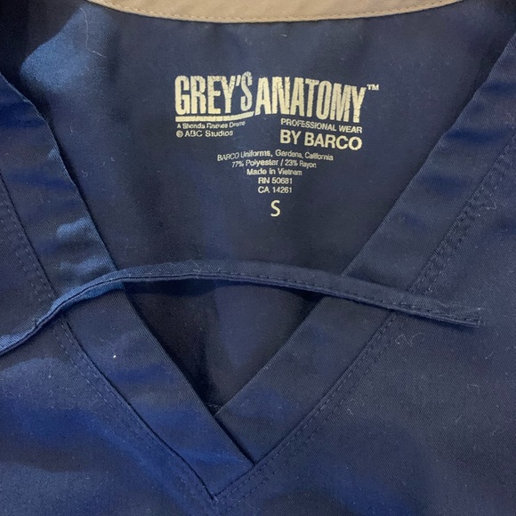 GREYS ANATOMY SCRUBS - Picture 2 of 3